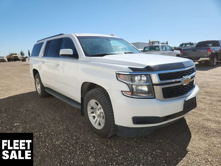 2015-chevrolet-suburban-image-2