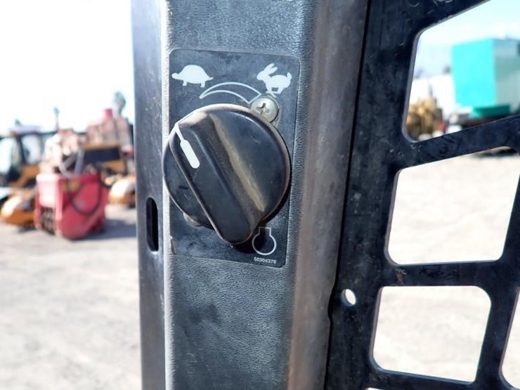 2019-mustang-1900r-skid-steer-loader-image-23
