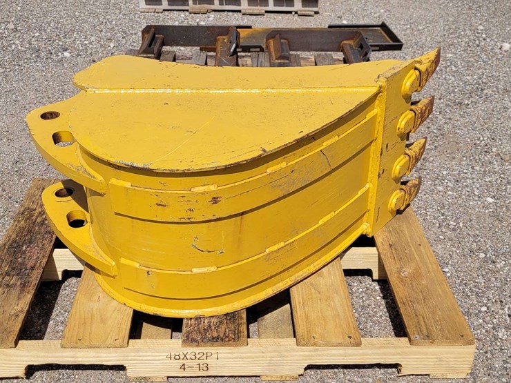 18"-51-cu-ft.-hd-bkt-w/teeth-for-backhoe-or-excavator-image-6