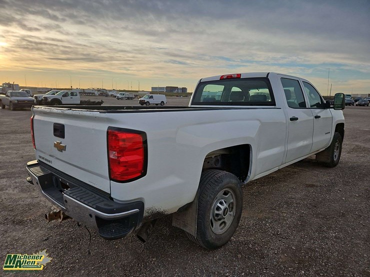 2015-chevrolet-silverado-2500hd-image-4