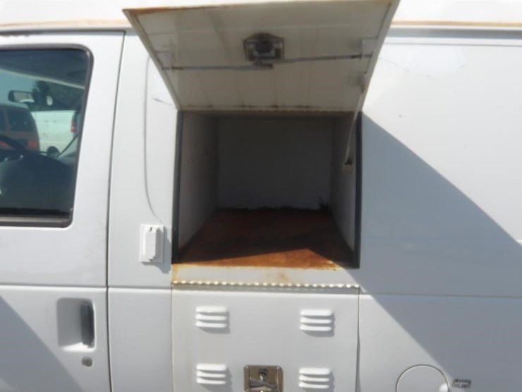 2003-utility-van-image-13
