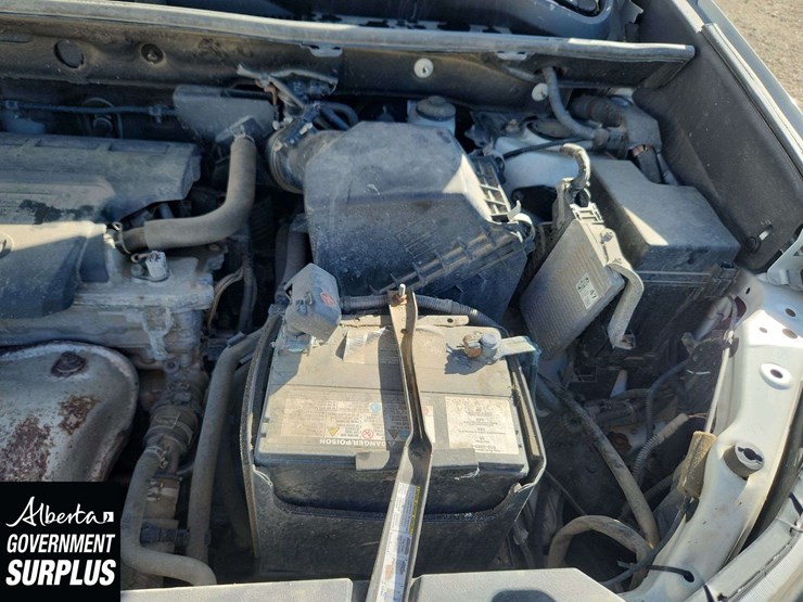2015-toyota-rav4-le-image-27