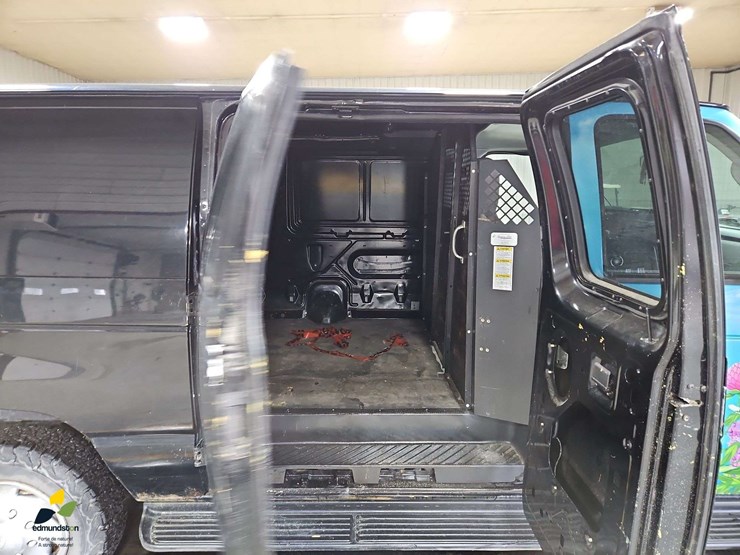 2013-ford-e150-image-13