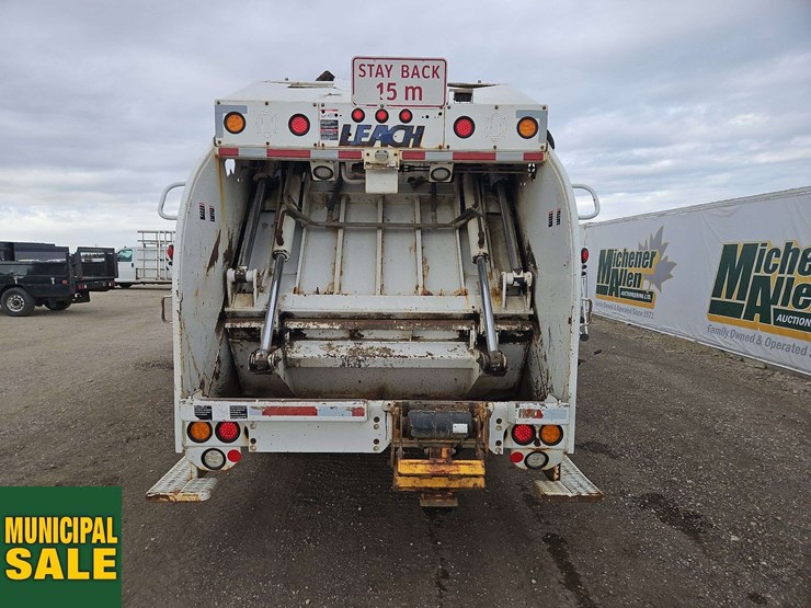 2019-freightliner-m2-106-image-6