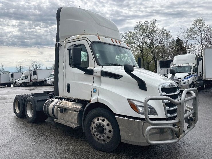 2020-freightliner-cascadia-116-image-1