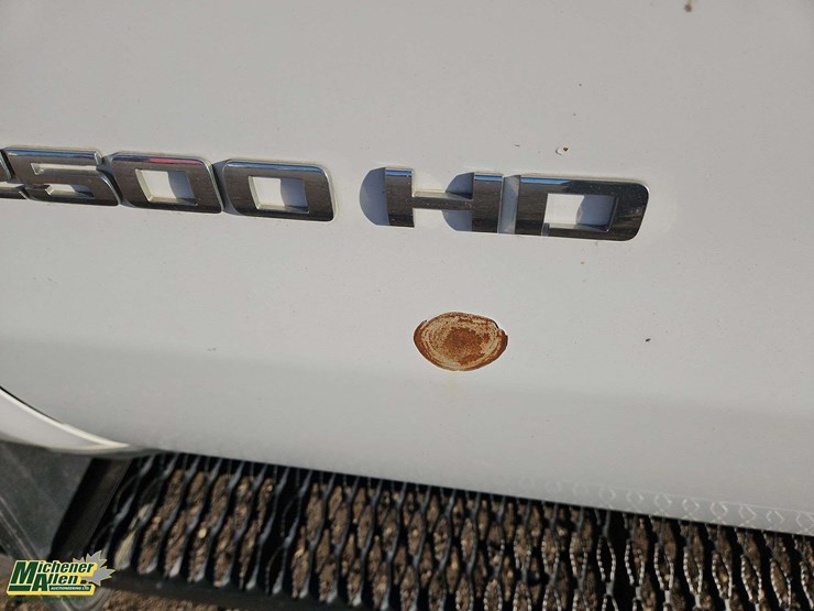 2015-chevrolet-silverado-2500hd-image-35