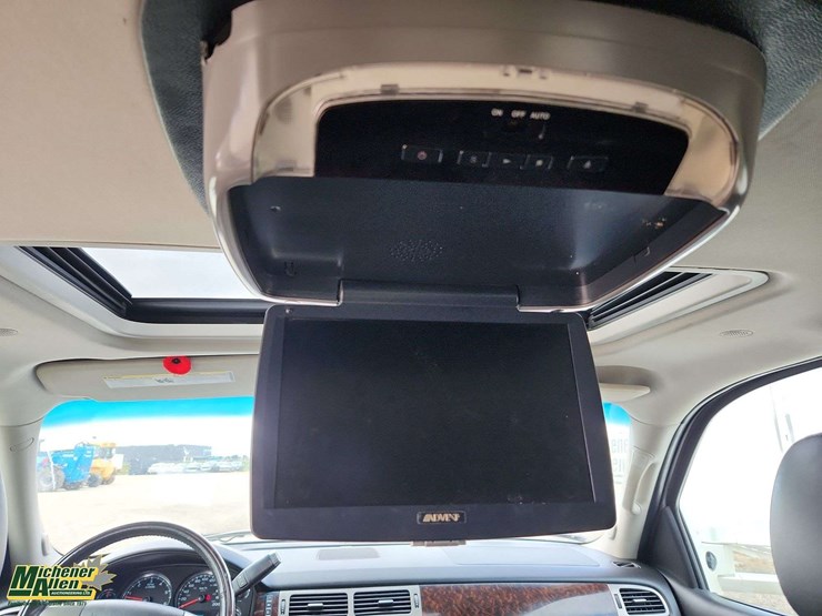2014-gmc-yukon-xl-denali-image-17