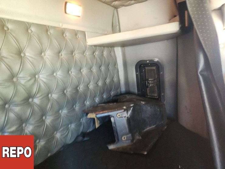 2014-western-star-4900-image-17