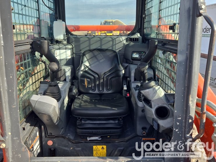 2023-kubota-svl65-2-image-39