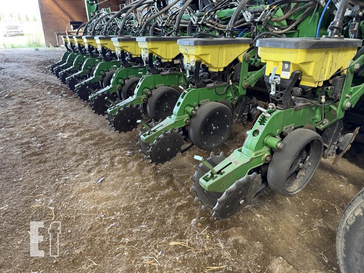 2013-john-deere-db60-image-36