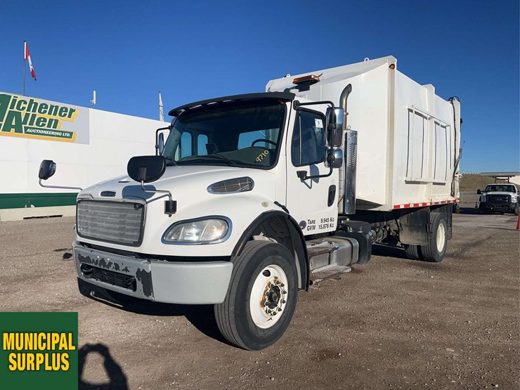 2015-freightliner-m2-106-image-1