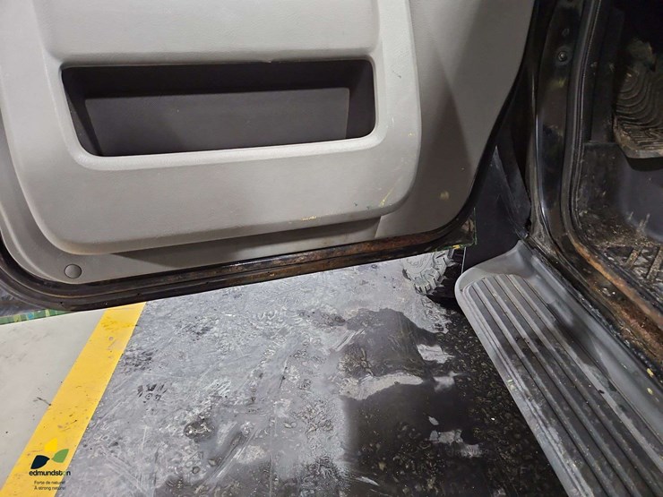2013-ford-e150-image-25