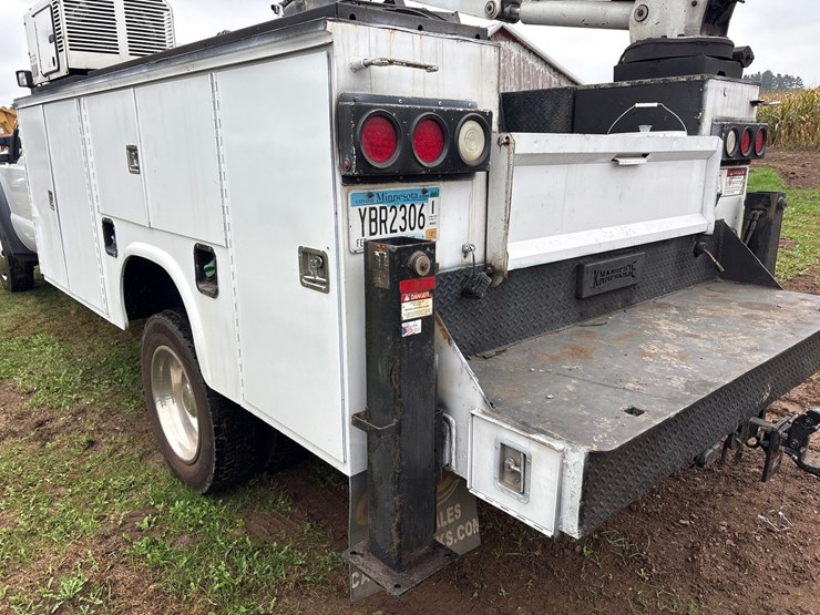 2015-ford-f550-image-17