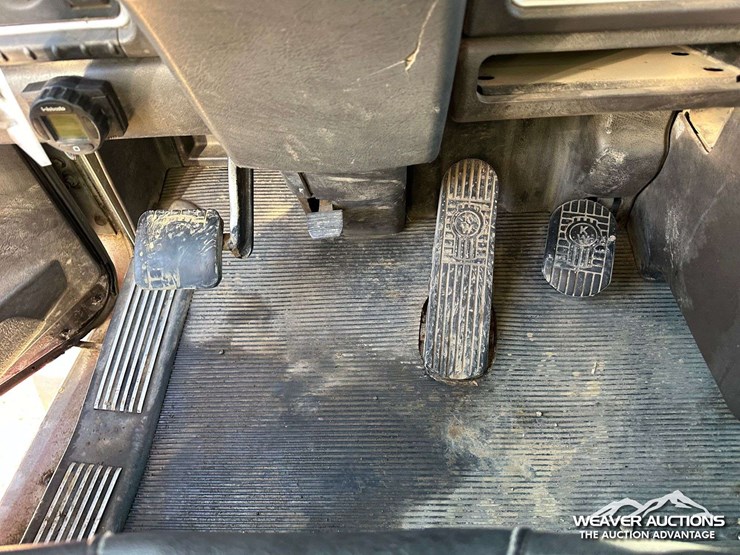 2011-kenworth-t800-image-21