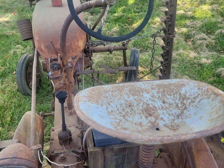 farmall-cub-with-sickle-mower-image-16
