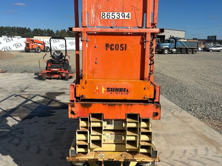 2016-jlg-2032es-image-8