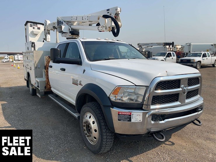 2015-ram-5500-4x4-s/a-bucket-truck-image-2