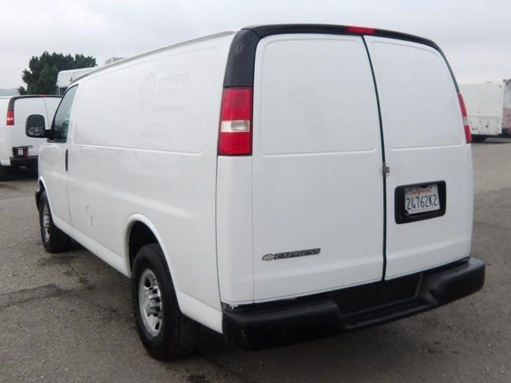 2017-chevrolet-express-2500-image-5