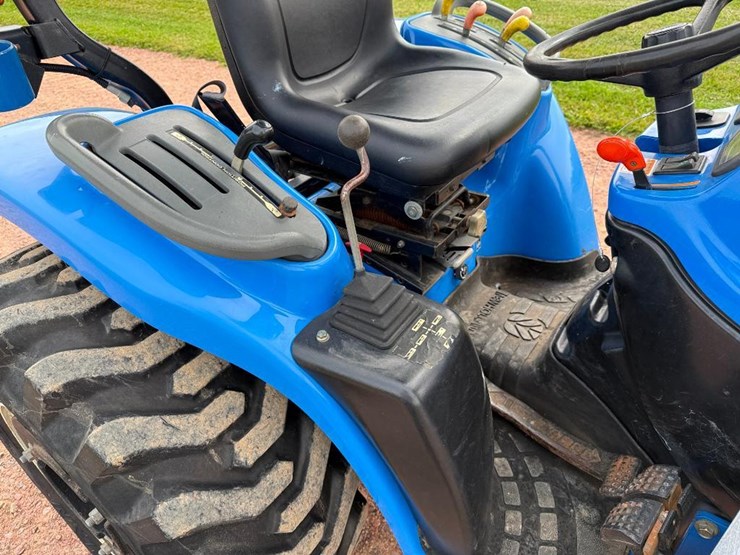 new-holland-tc25d-image-40