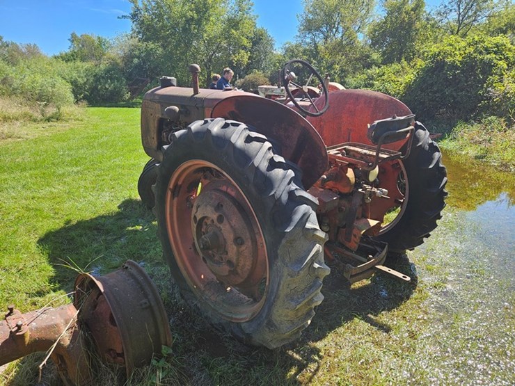 #2528-•-cockshutt-f3-tractor-image-3