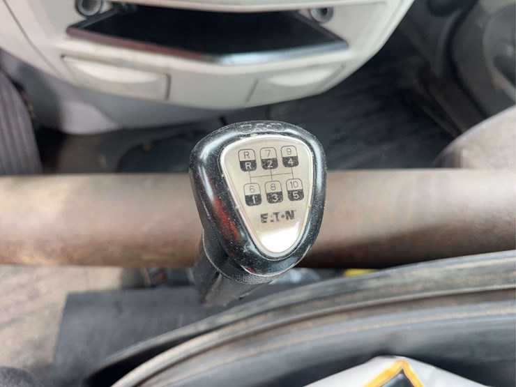 2018-peterbilt-579-image-22