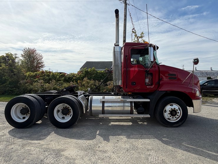#1625-•-2006-mack-vision-cxn613-day-cab-image-6