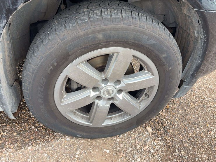 2011-nissan-armada-image-40