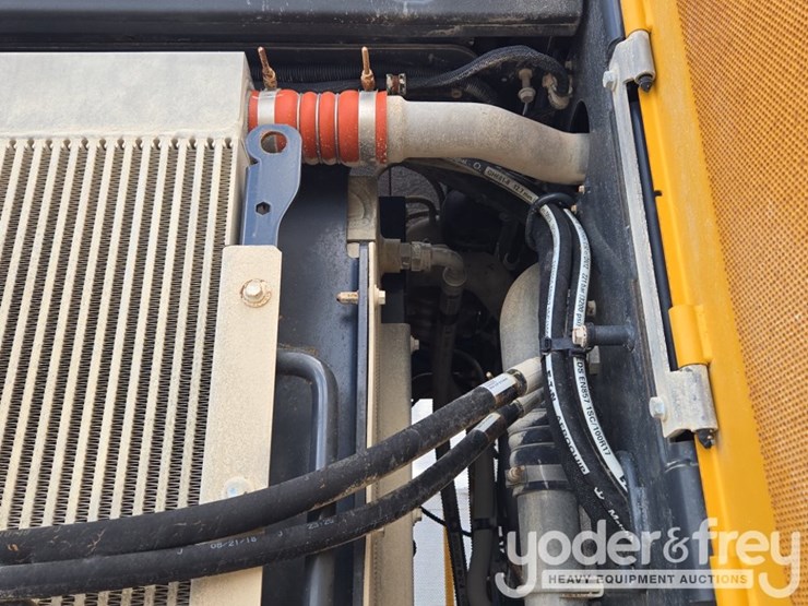 2019-deere-744k-image-48