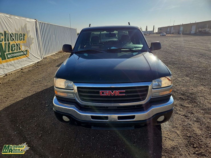 2004-gmc-sierra-2500hd-image-8