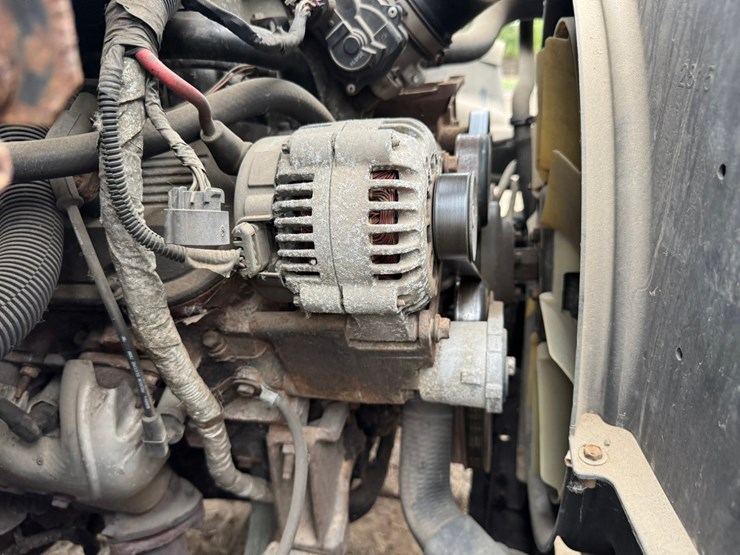 #1935-•-2004-chevrolet-5500-roll-back-truck-image-55