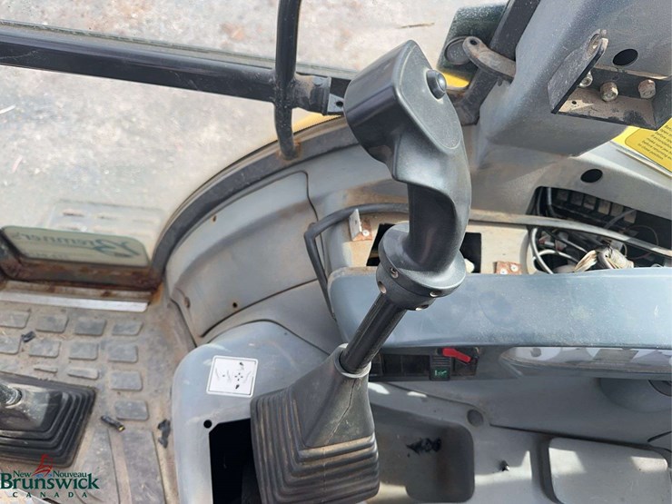 new-holland-b95b-image-23
