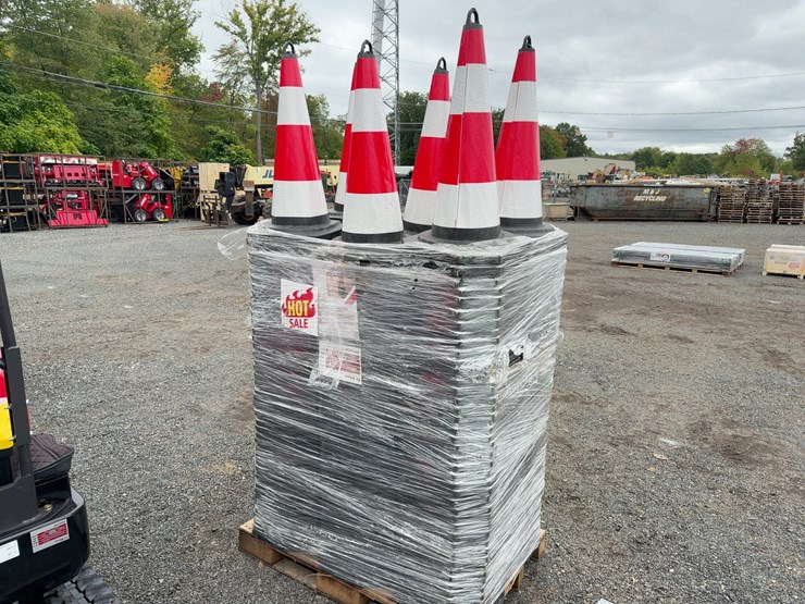 large-quantity-of-traffic-cones-image-4