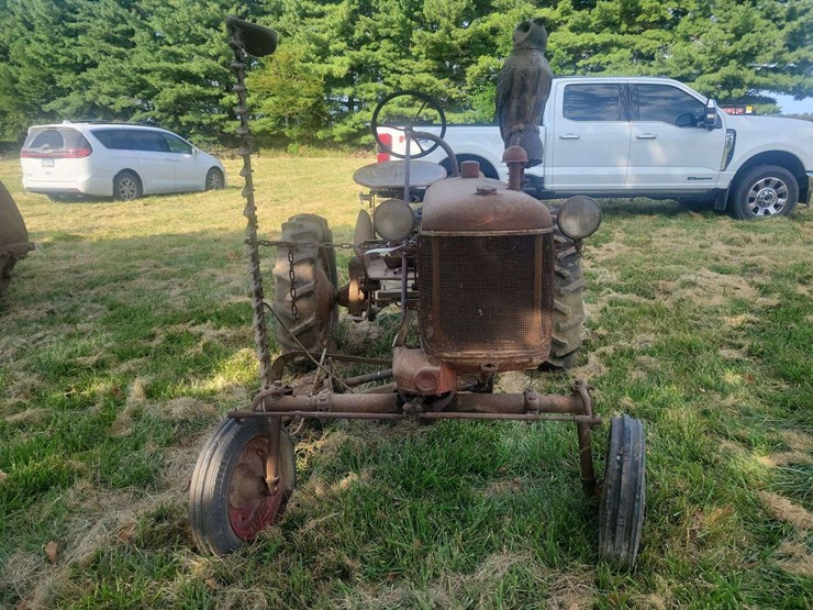 farmall-cub-with-sickle-mower-image-2