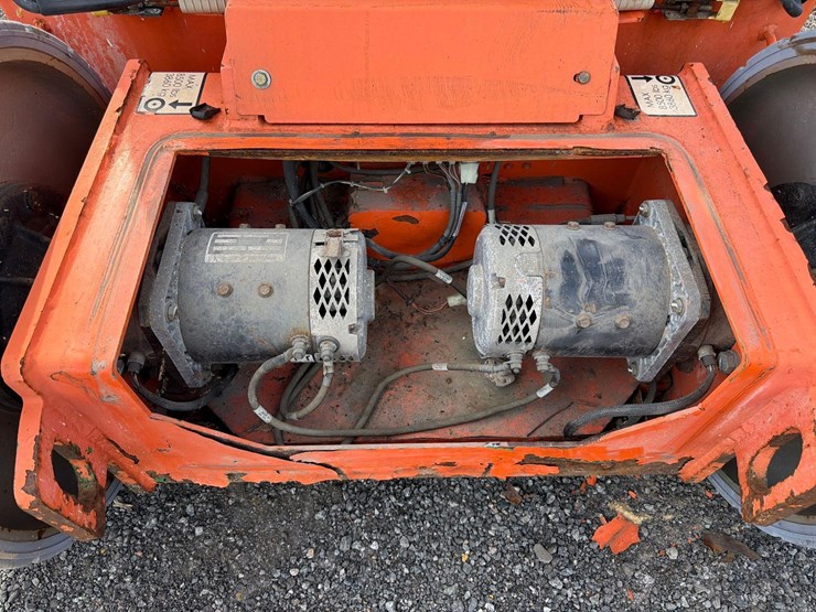 jlg-e300ajp-image-13