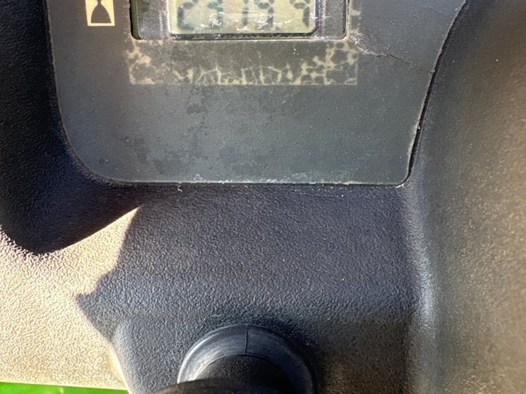john-deere-turf-gator-image-17