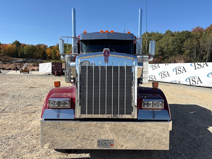 2023-kenworth-w900l-image-8