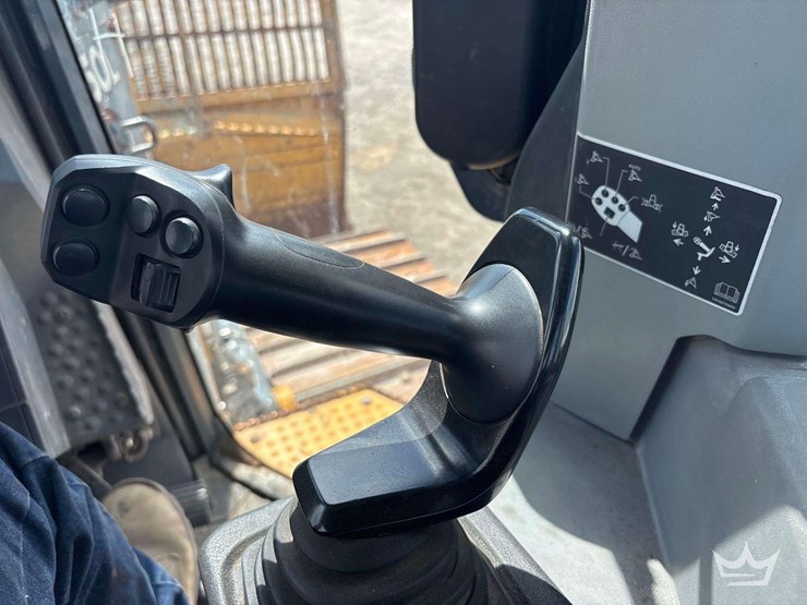2020-deere-750l-lgp-image-23