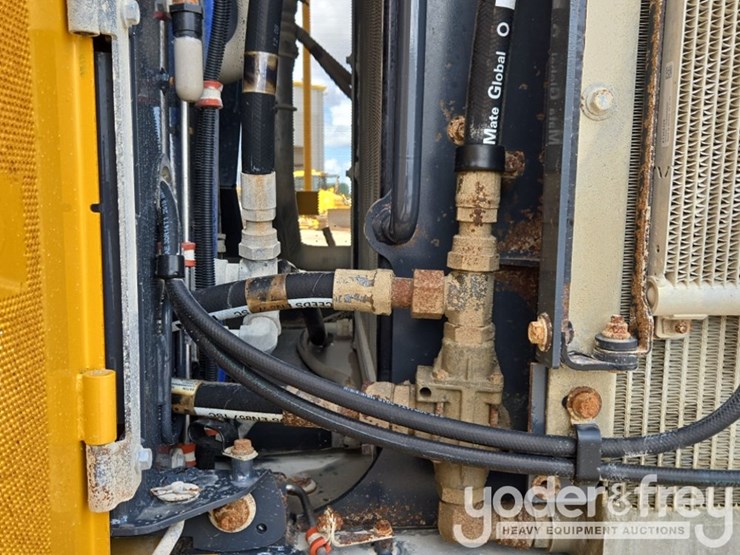 2019-deere-744k-image-43