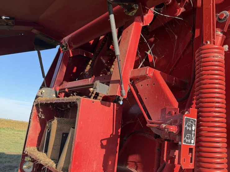 new-holland-br7090-image-28