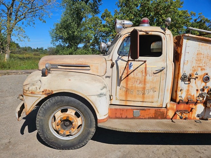 #2535-•-1949-ford-f-7-fire-truck-image-34