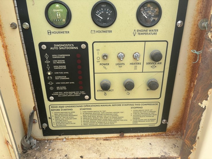#3338-•-ingersoll-rand-ir900-towable-air-compressor-image-61
