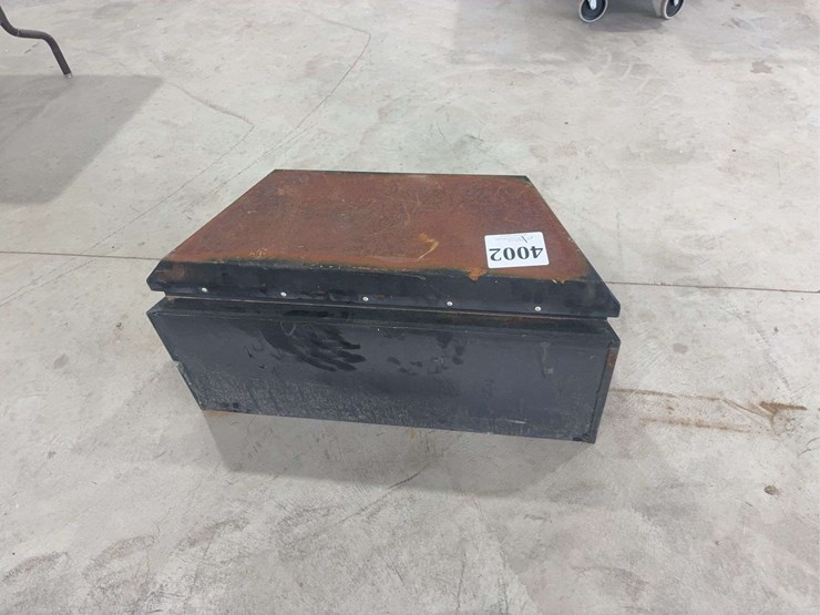 hallmaster-tongue-tool-box-image-3