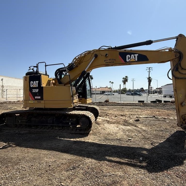 2017 CATERPILLAR 325FLCR
