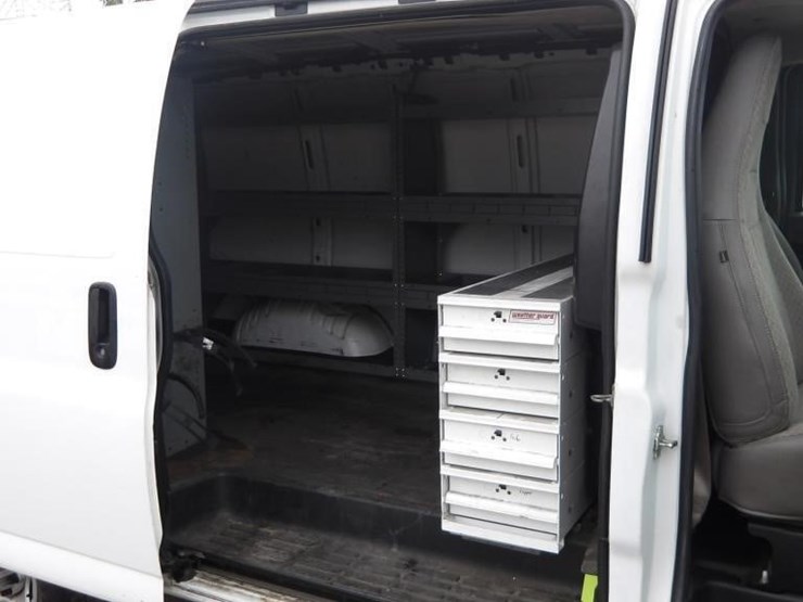 2017-chevrolet-express-2500-image-13