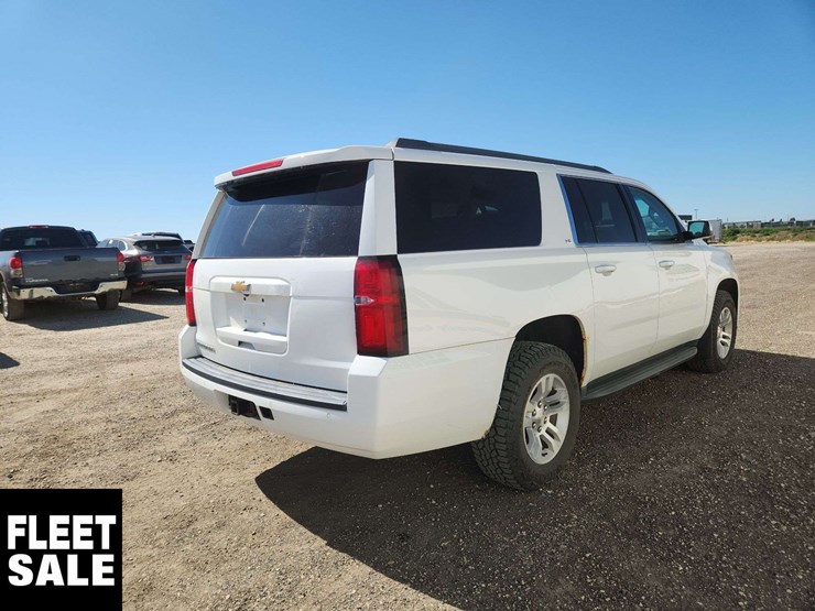 2015-chevrolet-suburban-image-4