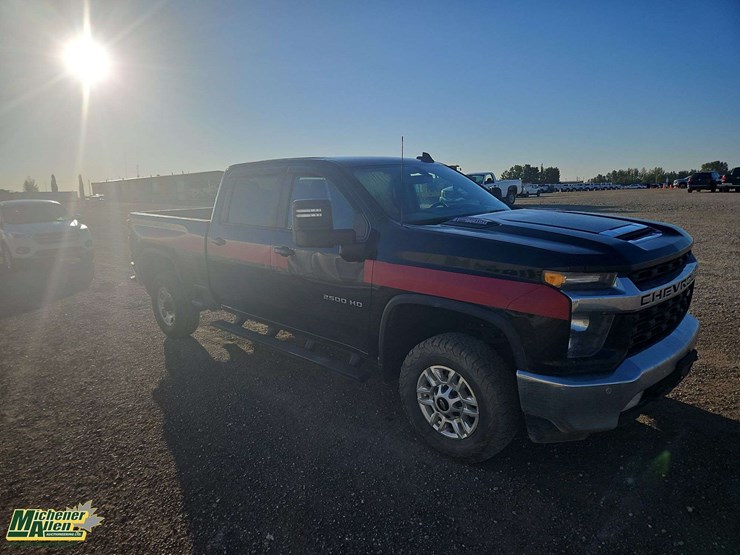 2020-chevrolet-silverado-2500hd-image-2