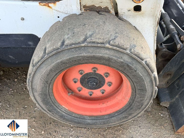 2015-bobcat-s570-image-11