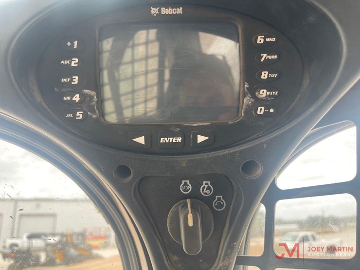 2011-bobcat-s850-image-19