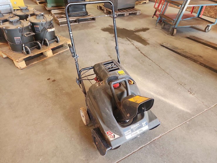 yard-machines-21"-snow-thrower-image-4