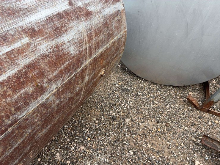 farm-fuel-tank-with-stand-image-6